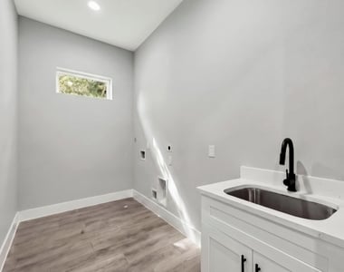 4517 Larch Lane - Photo Thumbnail 33