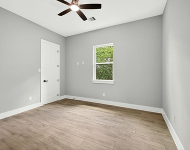 4517 Larch Lane - Photo Thumbnail 40