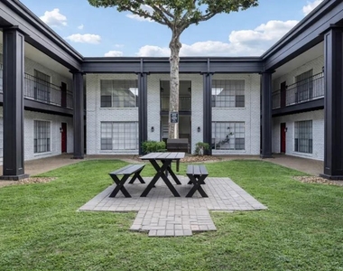 2815 Greenridge Drive - Photo Thumbnail 15