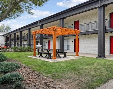 2815 Greenridge Drive - Photo Thumbnail 1