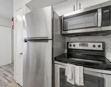 2815 Greenridge Drive - Photo Thumbnail 7