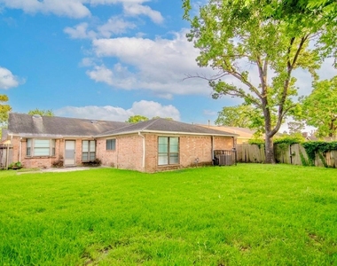 116 White Cedar Street - Photo Thumbnail 11