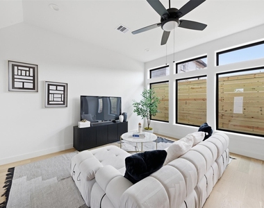 4605 Harrisburg Boulevard - Photo Thumbnail 13