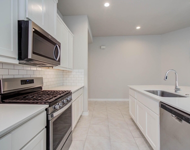 28511 Eli Eagle Street - Photo Thumbnail 10