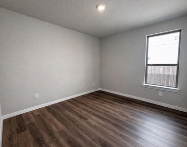 28511 Eli Eagle Street - Photo Thumbnail 28