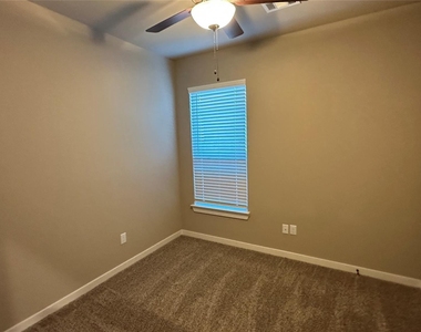 9832 Grosbeak Lane - Photo Thumbnail 6