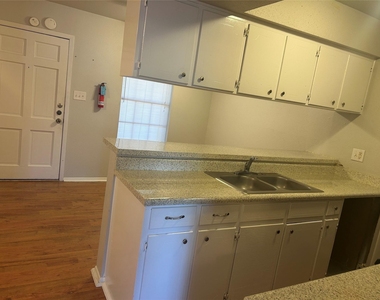 1518 East Avenue - Photo Thumbnail 8