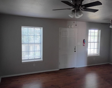 1518 East Avenue - Photo Thumbnail 5