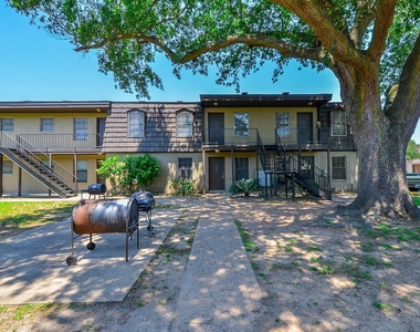 1518 East Avenue - Photo Thumbnail 13