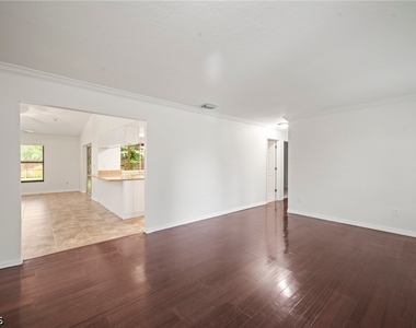 210 Ne 10th Avenue - Photo Thumbnail 13