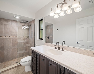 210 Ne 10th Avenue - Photo Thumbnail 5