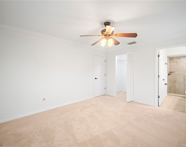 210 Ne 10th Avenue - Photo Thumbnail 3