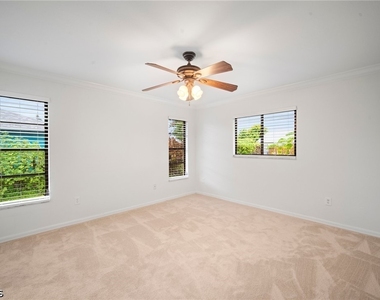 210 Ne 10th Avenue - Photo Thumbnail 2