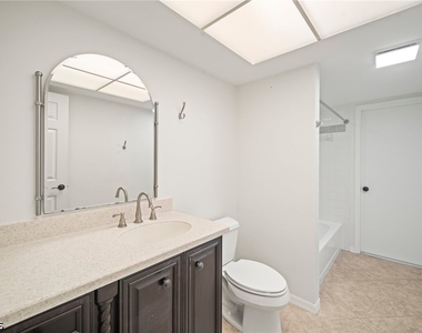 210 Ne 10th Avenue - Photo Thumbnail 7