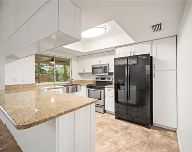 210 Ne 10th Avenue - Photo Thumbnail 16