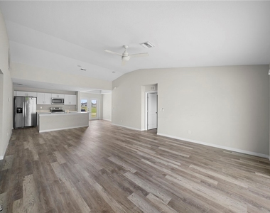 202 Nw 25th Place - Photo Thumbnail 11
