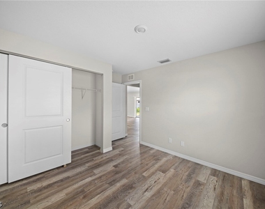202 Nw 25th Place - Photo Thumbnail 17
