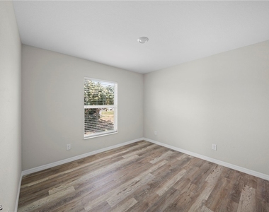 202 Nw 25th Place - Photo Thumbnail 16