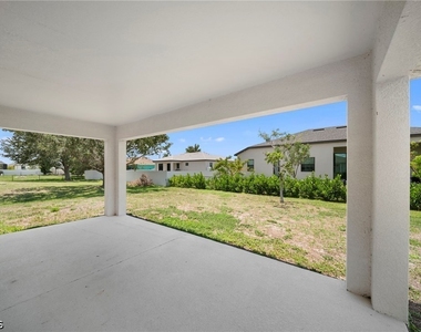 202 Nw 25th Place - Photo Thumbnail 27
