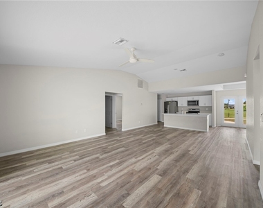 202 Nw 25th Place - Photo Thumbnail 12