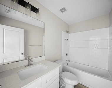 202 Nw 25th Place - Photo Thumbnail 19