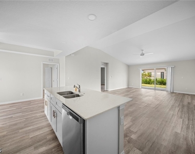 202 Nw 25th Place - Photo Thumbnail 5