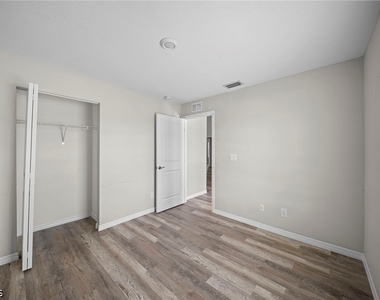 202 Nw 25th Place - Photo Thumbnail 15