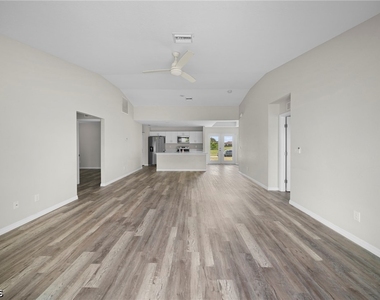 202 Nw 25th Place - Photo Thumbnail 10