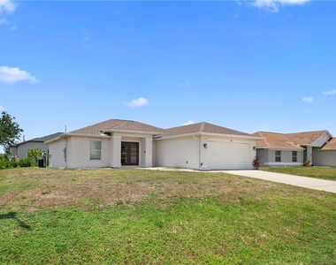 202 Nw 25th Place - Photo Thumbnail 1