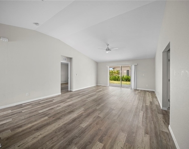202 Nw 25th Place - Photo Thumbnail 9