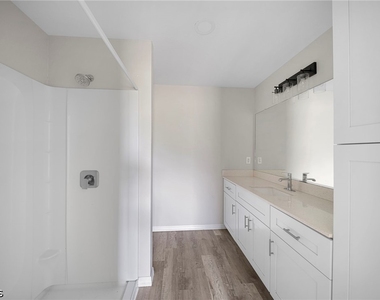 202 Nw 25th Place - Photo Thumbnail 25