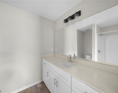 202 Nw 25th Place - Photo Thumbnail 22