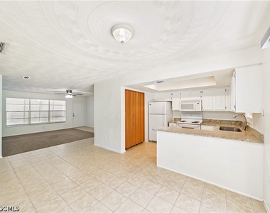 18541 Iris Road - Photo Thumbnail 11