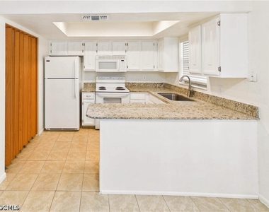 18541 Iris Road - Photo Thumbnail 5