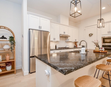 4403 Greeley Street - Photo Thumbnail 6