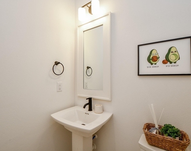 4403 Greeley Street - Photo Thumbnail 13