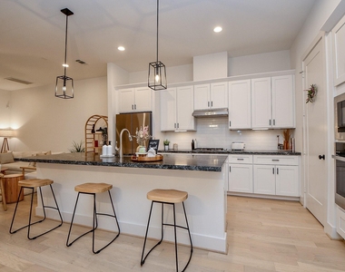 4403 Greeley Street - Photo Thumbnail 5