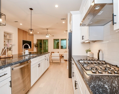 4403 Greeley Street - Photo Thumbnail 8