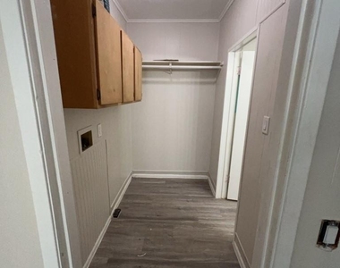 310 N Rock Island St - Photo Thumbnail 3