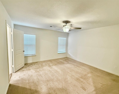 521 Locksley Cove - Photo Thumbnail 10
