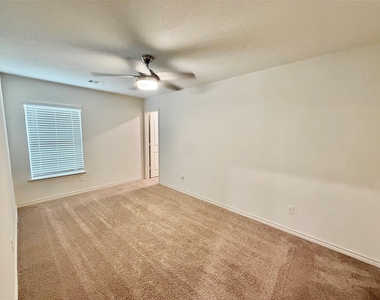 521 Locksley Cove - Photo Thumbnail 7