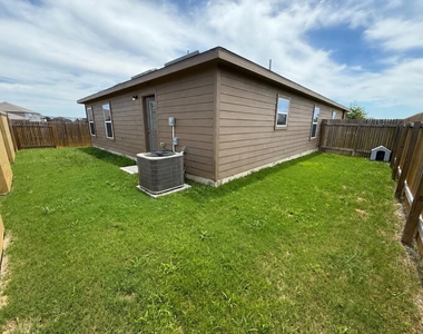 521 Locksley Cove - Photo Thumbnail 15