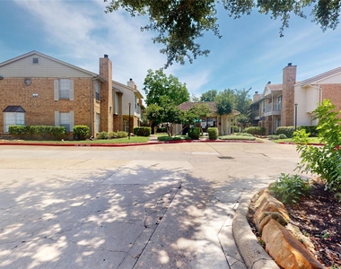 10615 Briar Forest Drive - Photo Thumbnail 18