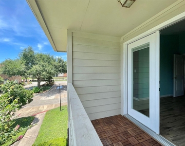 10615 Briar Forest Drive - Photo Thumbnail 9