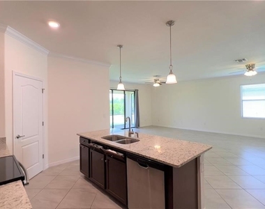 14060 Vindel Circle - Photo Thumbnail 8