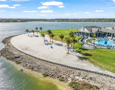 13832 Blue Bay Circle - Photo Thumbnail 32