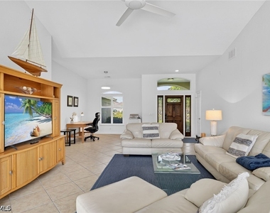 576 Briarwood Boulevard - Photo Thumbnail 4