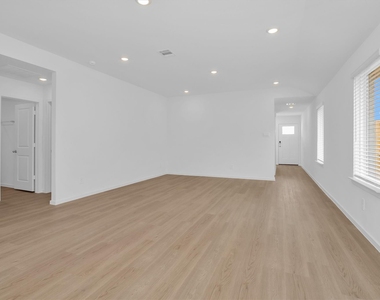 3518 Grassland Dr - Photo Thumbnail 6
