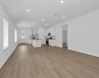 3518 Grassland Dr - Photo Thumbnail 5