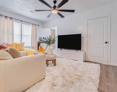 2902 Truxillo Street - Photo Thumbnail 8